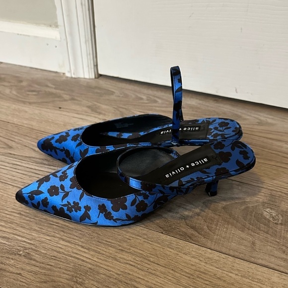 Alice and Olivia Marrgo Leather Kitten Heel Mule Blue and Black Floral - Picture 6 of 8